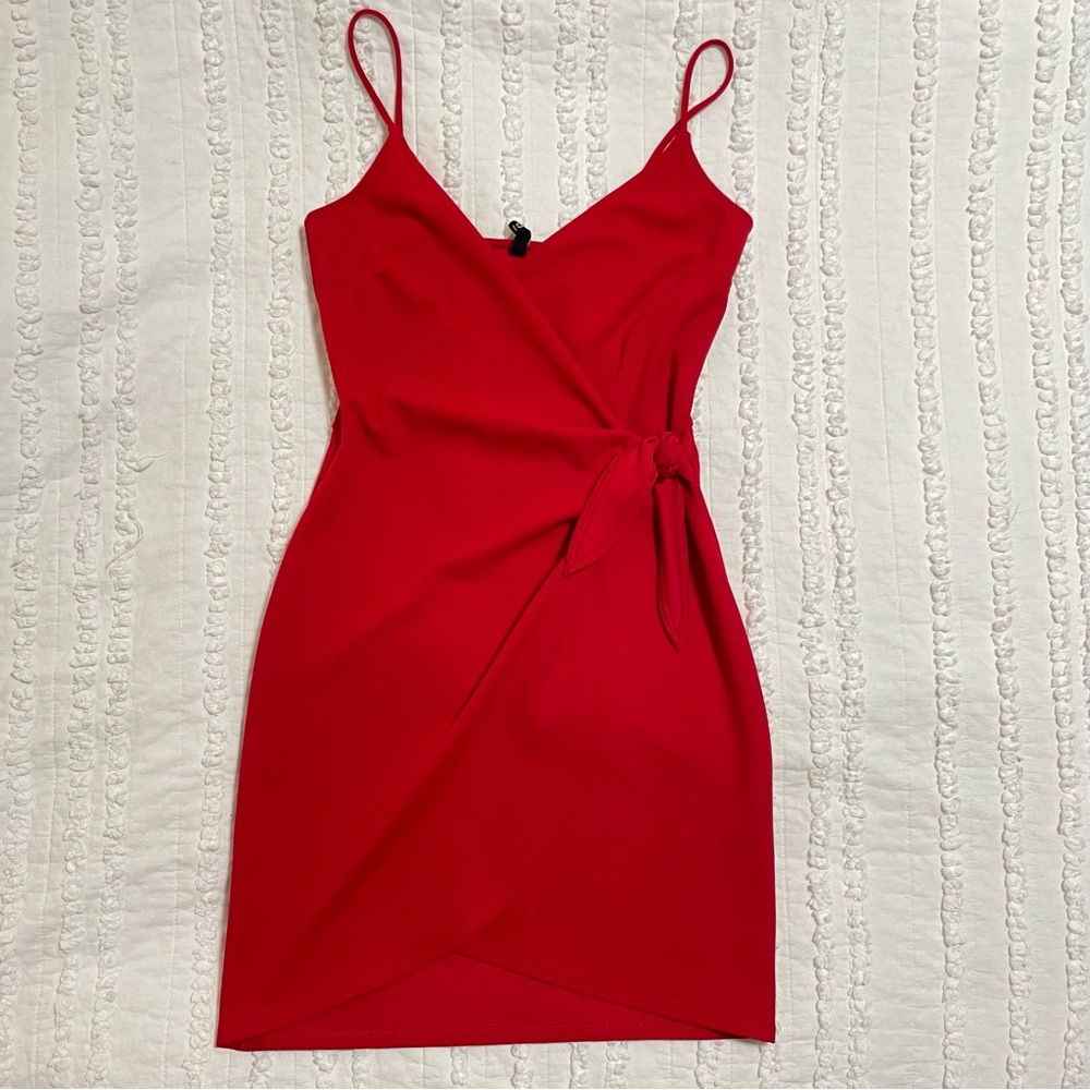 Red Dress - Picture 3 of 8